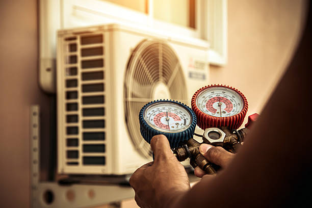 Professional Hvac technician working in Mokena, IL